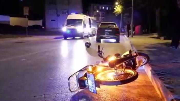 Motosikletten düştü otomobilin altında kalıp öldü