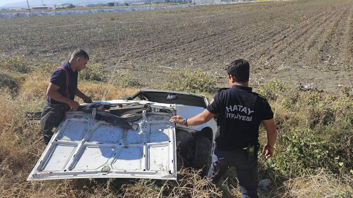 Hatay'da Tofaş şarampole devrildi