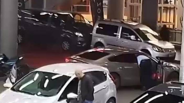 Çarşaf giyip otomatik silahla oto galeri taradılar