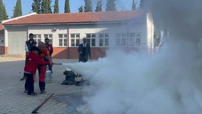 Bilecik’te ilkokul ve ortaokul öğrencilerine yangın eğitimi verildi