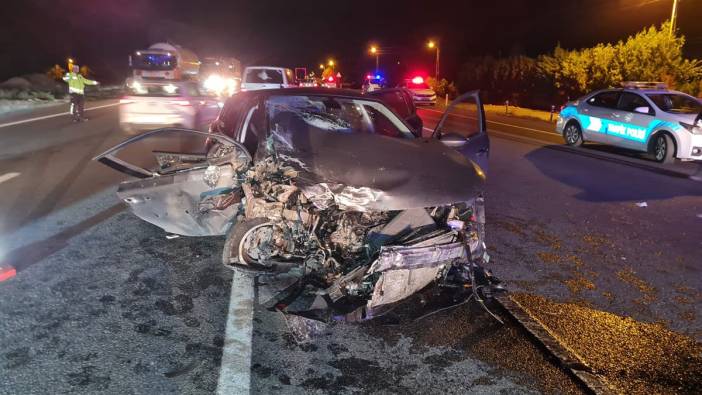 Erzincan'da 2 araç çarpıştı:  2 ölü, 4  yaralı