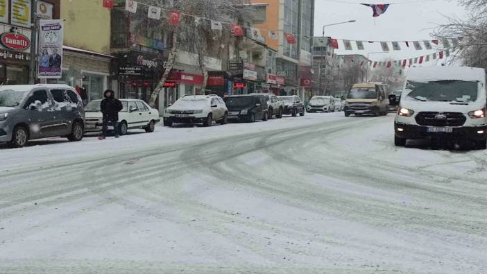 Ardahanlılar güne karla uyandı