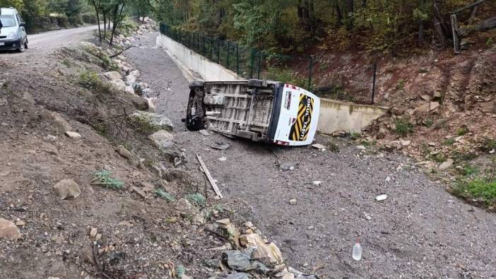 Samsun'da öğrenci servisi devrildi: Yaralılar var