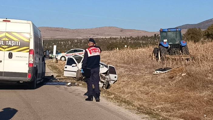 Okul servisi otomobille çarpıştı: 3 ölü 2 yaralı