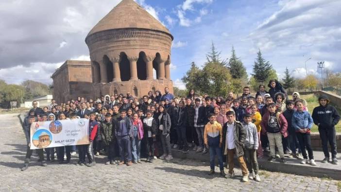 Muşlu öğrenciler Ahlat’ı gezdi