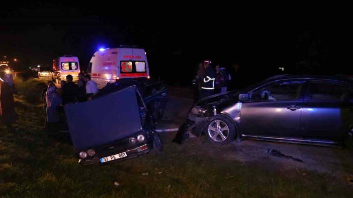 Kastamonu'da kaza! araçta bulunan 4 kişi sıkıştı