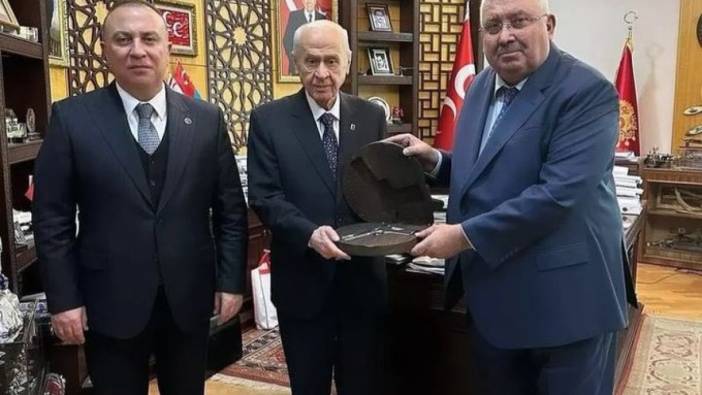 Devlet Bahçeli’nin silahlı fotoğrafı paylaşıldı. Zamanlaması dikkat çekti