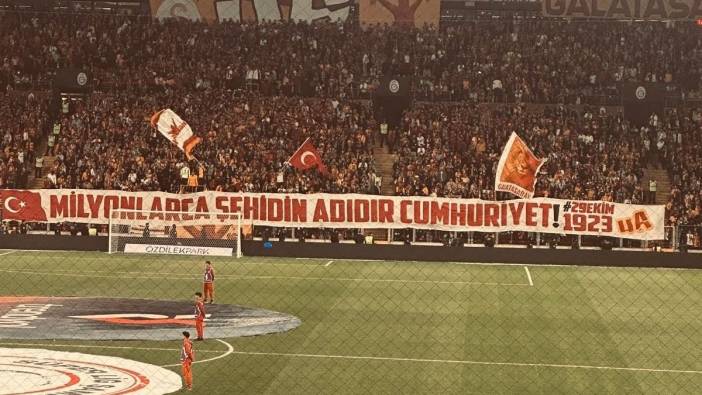 Galatasaray'dan Beşiktaş derbisinde 29 ekim kutlaması