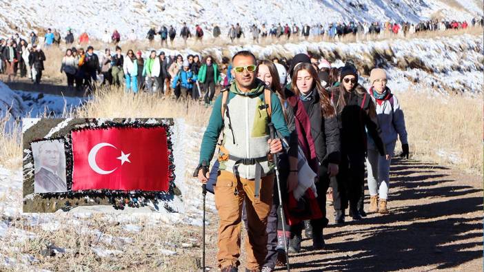 Palandöken'in karlı zirvesinde dinmeyen Cumhuriyet coşkusu