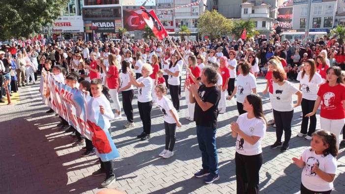 Balıkesir’de 101.yılda 101 kişi zeybek oynadı