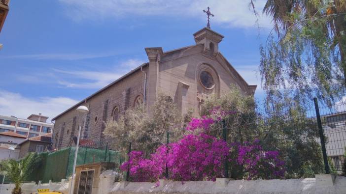 Santissimo Rosario: İzmir'in kalbinde bir Katolik kilisesi