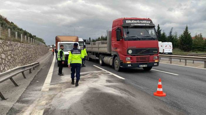 TEM’de trafiği kilityelen kaza