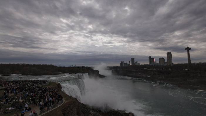 Anne, iki çocuğuyla birlikte Niagara Şelalesi’ne atlayarak intihar etti