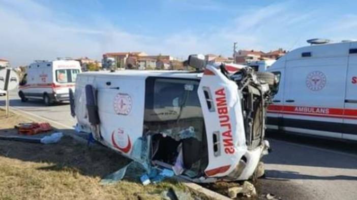 Edirne’de ambulans ile otomobil çarpıştı: 7 yaralı