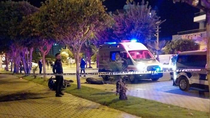 Mersin’de motosiklet ağaca çarptı: 2 ölü