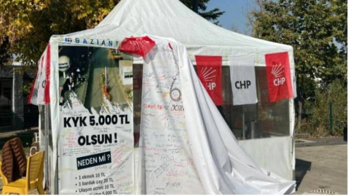 CHP standına bıçaklı saldırı. Üç hilal detayı...