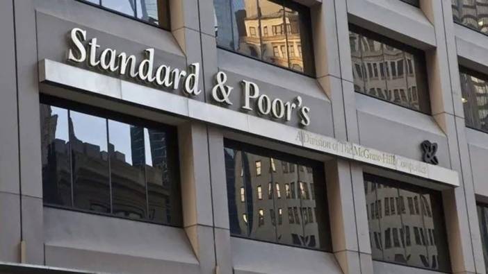 S&P Türkiye'nin kredi notunu yükseltti