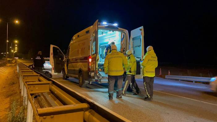 Kontrolden çıkan motosiklet bariyerlere çarptı. Sürücüsü ölümden döndü