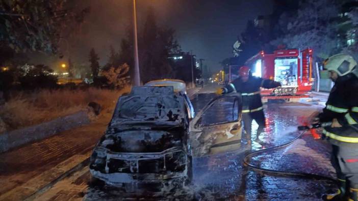 Şanlıurfa’da faciadan kılpayı kurtuluş! Otomobil seyir halinde alev alev yandı