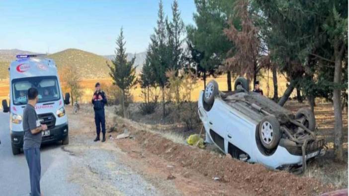 Denizli Tavas'ta virajı alamayan araç takla attı! 2 yaralı