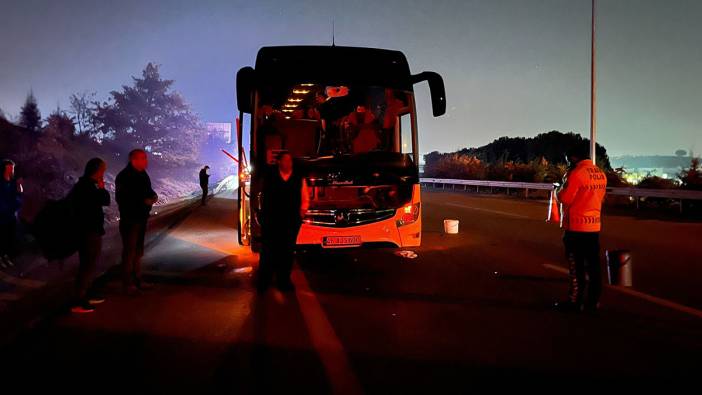 Otobanda facia: Yolun karşısına geçmek isteyen kadına çarptı