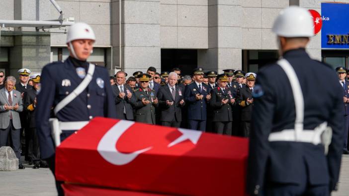 Şehit polis memuru Ogün Yürümez için İstanbul Emniyet Müdürlüğü'nde tören