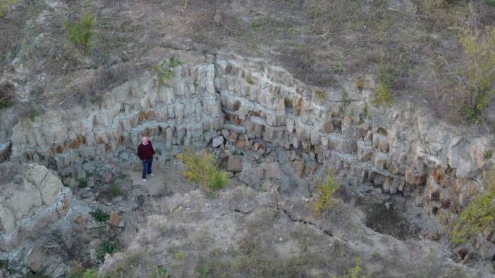 Deprem tarlayı 2'ye böldü. Görüntüsü bile korkutuyor