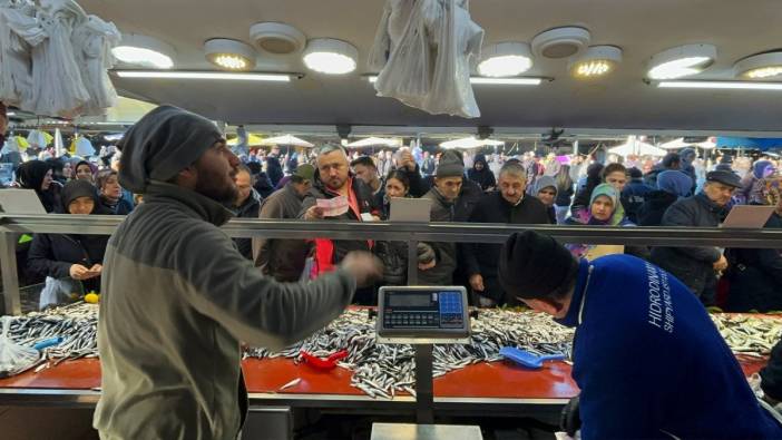 Bolu’da balık izdihamı! 150 liradan satılan balık için sıraya girdiler