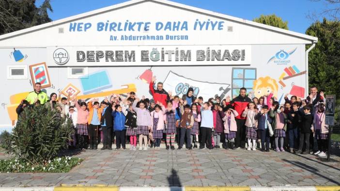 Sultangazi'de çocuklara trafik ve deprem bilinci kazandırılıyor