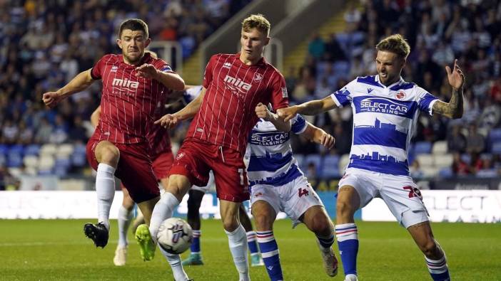 Cheltenham, genç Reading'e acımadı