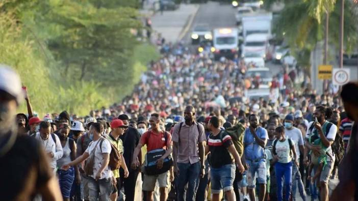 ABD seçimlerinde Trump ihtimali korkuyu tetikledi! Binlerce göçmen konvoylarla yola çıktı