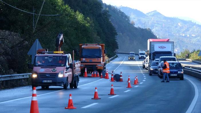 Karadeniz Sahil Yolu’nda heyelanın izleri siliniyor