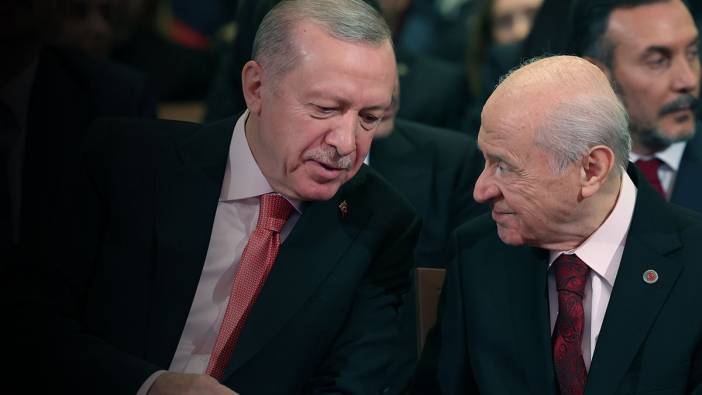 AKP'lilerin de kafası karışık! Kulislerde Bahçeli için konuşulan iki şüphe