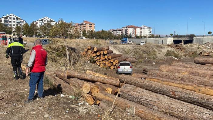 Isparta’da otomobil tomrukların üzerinden arsaya uçtu