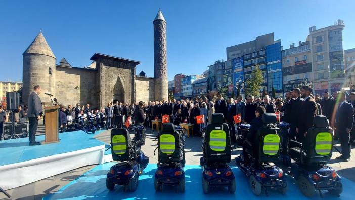 Erzurum’da “Engelleri Kaldırıyoruz” diyerek yola çıktılar