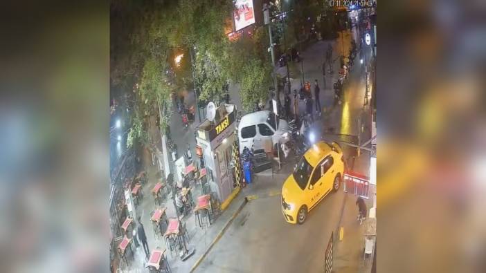 Kaçan sürücü park halindeki araçlara çarptı