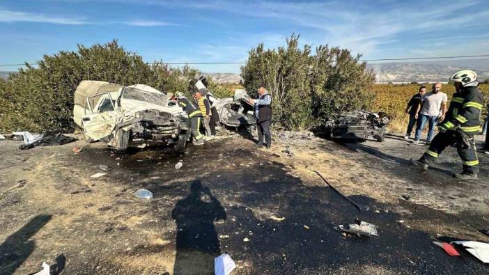 Denizli'de korkunç kaza! Kafa kafaya çarpıştılar: 1 ölü 1 yaralı