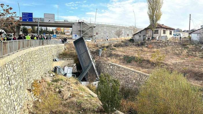 Uşak’ta karşı şeride geçen tır dereye uçtu