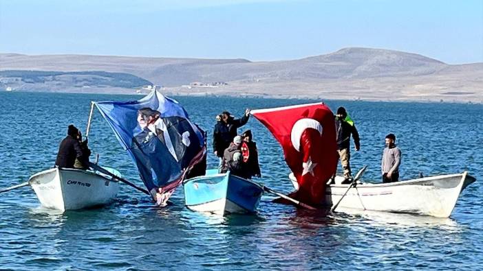 Çıldır Gölü'nde balıkçılardan Ata’ya saygı