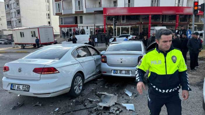 Adıyaman’da, iki otomobil çarpıştı: 4 yaralı