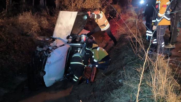 Kütahya’da otomobil sulama kanalına devrildi! 1 yaralı