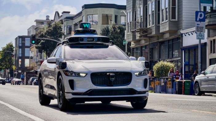 Taksicilikte devrim: Waymo robotaksileri sokaklarda