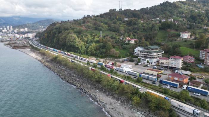 Sarp Sınır Kapısı'nda kilometrelerce TIR kuyruğu! Ucu bucağı görünmüyor