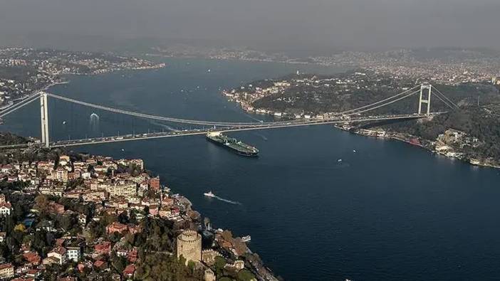 İstanbul Boğazı'nda gemi trafiği askıya alındı