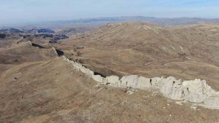 Sivas’ta keşfedilmeyi bekliyor: Dinozor sırtını andırıyor