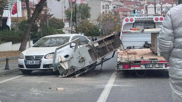 Otomobilin üzerinde bıçkı makinesi düştü