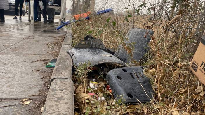 Ankara'da otomobil, otobüs durağına çarptı: 3 kişi yaralandı