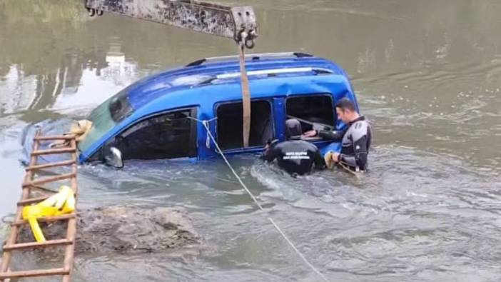 Nehre düşen aracı ekipler çıkardı