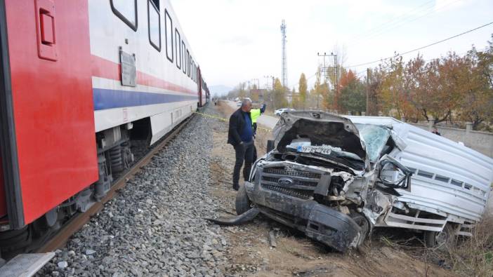 Tren kamyoneti biçti