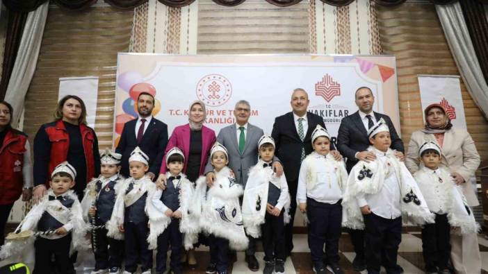 Kayseri Vakıflar Bölge Müdürlüğü, Niğde’de sünnet şöleni düzenledi